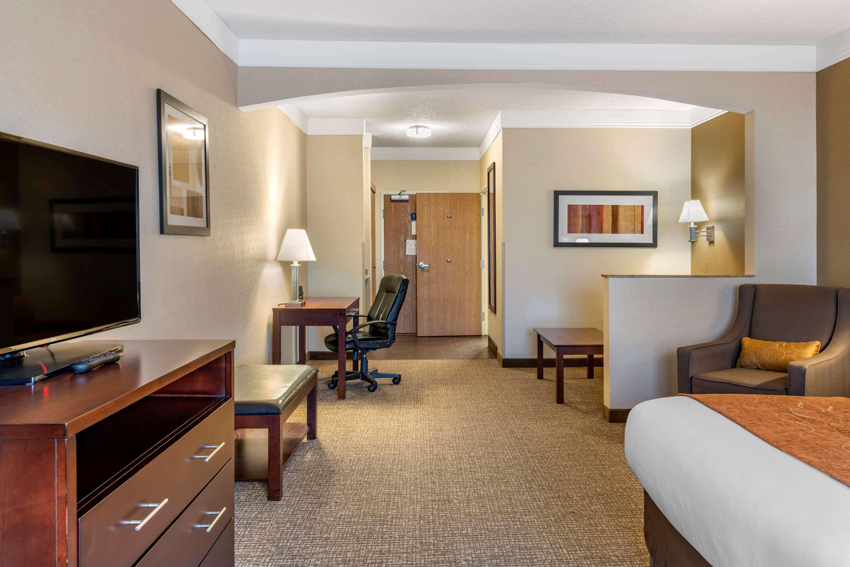 Comfort Suites Linn County Fairground And Expo Albany Exterior photo